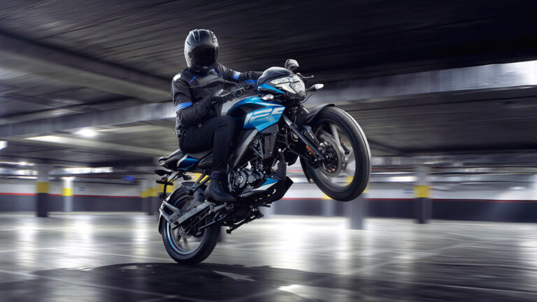 Bajaj Pulsar NS125 Motorcycle को मात्र 10000 Down Payment में लाएं घर, देखें EMI Calculator