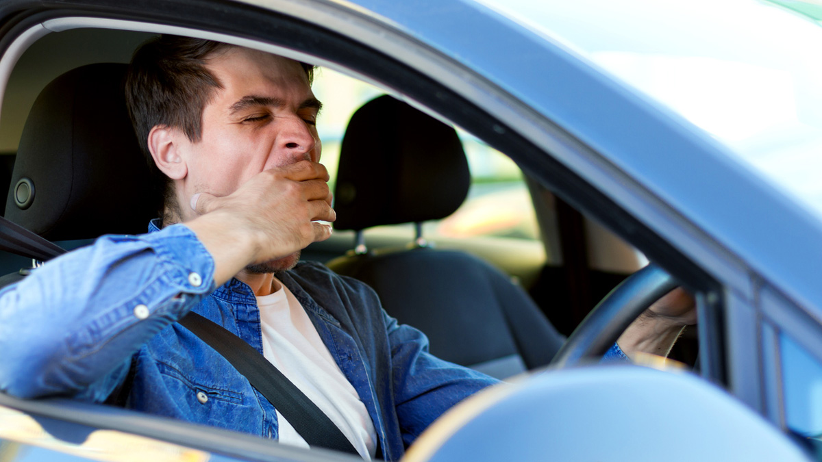 How to Avoid Sleeping While Driving: गाड़ी चलाते समय नींद से बचना है, तो फॉलो करें ये टिप्स
