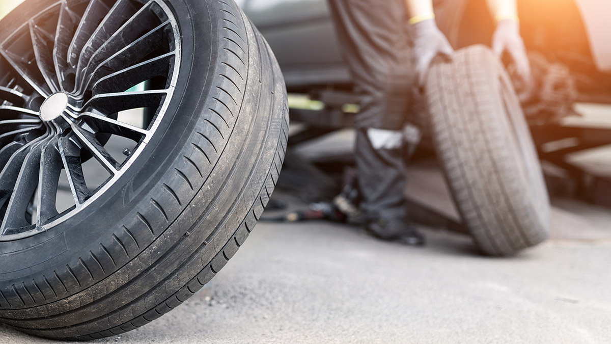 How to identify a worn-out tyre: Tips & Tricks in Hindi