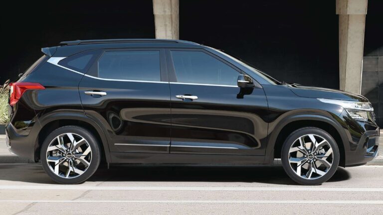 Next Gen Kia Seltos 2026 टेस्टिंग के दौरान फिर दिखी- मिलेगा हाइब्रिड इंजन और दमदार फीचर्स