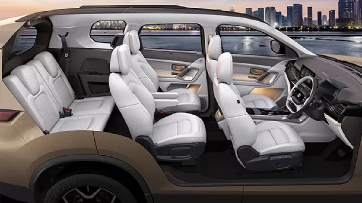 Upcoming 7 Seater Cars in India: मार्केट में जल्द एंट्री मारेंगी ये 7-सीटर गाड़ियां, Tata Safari Petrol से लेकर Mahindra XEV 9e तक