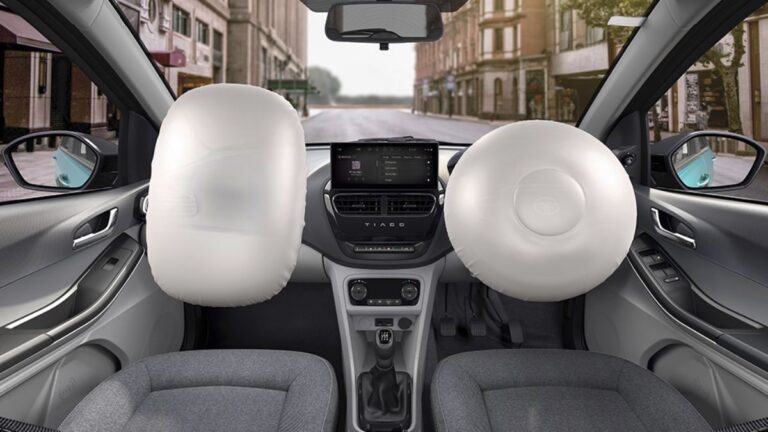Tata Tiago 2025 देश की Best Affordable Car को दनादन खरीद रहे ग्राहक, जानें Price, Mileage & Safety Details