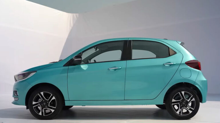 Tata Tiago September 2025 Sales में 97% की जबरदस्त बढ़त | जानें Price, Mileage, Features & Safety Details