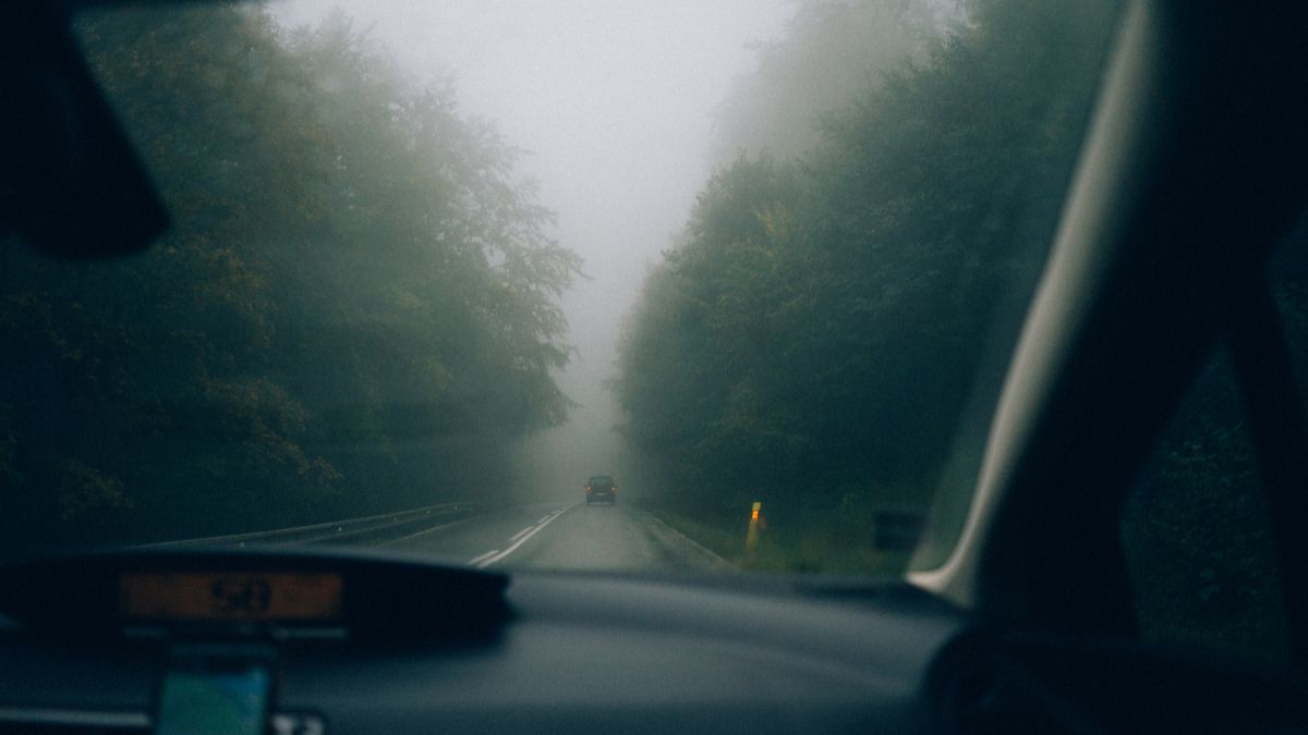 Car Windshield Fog Removal: Top 5 Easy Tips for Winter, सर्दियों में ऐसे हटाएं विंडशील्ड से धुंध