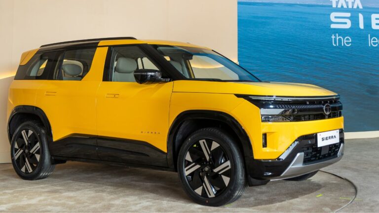 Tata Sierra 2025: Triple Screens, Premium Interior–Price Reveal से पहले जानें 5 खासियतें