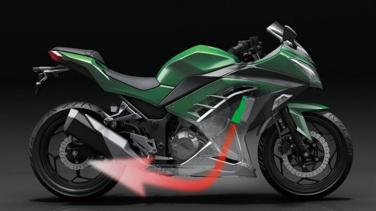 Kawasaki Ninja 300 पर मिल रहा 25000 Discount Offer, जानें Price, Mileage & Specifications