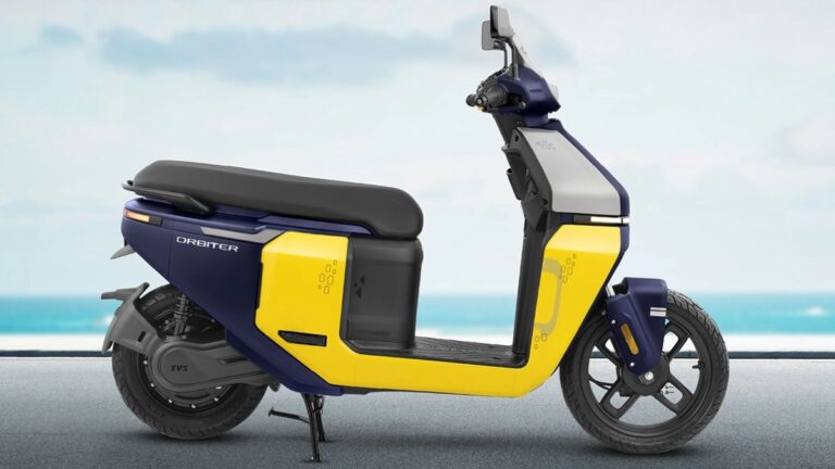 Year Ender 2025: 320 KM रेंज वाले बेस्ट Electric Scooters, जानें Top-5 Scooter के Price & Features